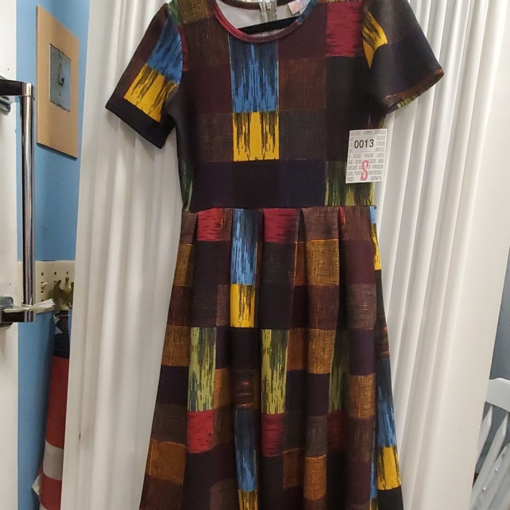 Sm Amelia Dress LuLaRoe NWT